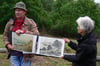 Klaus Granitzki und Maria Karsten zeigten am Hauptmanns- berg Landschaftsbilder von Walter Gotsmann.  FOTO: Horst Karsten