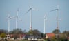 Eine der Forderungen: Der Abstand von Windrädern zu Wohnhäusern soll zehnmal so groß wie die Höhe des Windrades sein.