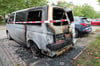 Der Transporter in Rostock brannte vollständig aus.