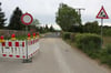 Fahrradfahrer dürfen schon durch, Kraftfahrer müssen auf Umwegen von Carwitz nach Feldberg fahren.