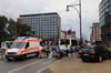 Ein Fahrradfahrer wurde in der Rostocker Innenstadt von dem hinteren Teil eines Buses erfasst und schwer verletzt.