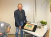 Diese Motiv-Torte mit dem Bild des Wesenberger Rathauses gab es als Abschiedsgeschenk für Wesenbergs scheidenden Bürgermeister Helmut Hamp.