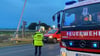 Auf der Insel Usedom ist am Dienstagmorgen ein Zug zwischen Koserow und Kölpinsee mit einem Lastwagen zusammengestoßen. Erst gegen 14.30 Uhr gab die Polizei die B111 wieder frei. Die Bahnstrecke von und nach Koserow ist weiterhin nicht in Betrieb.