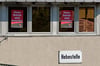 "Dieser Betrieb wird bestreikt!": Streikplakate der Gewerkschaft Verdi hängen an einem Gebäude der Schleuse Kleinmachnow (Brandenburg) am Teltowkanal.