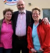 TSG-Vizepräsident Klaus Mewes begrüßte die beiden Gewinne-  rinnen Bärbel Schindler (rechts) und Doris Hesse.   FOTO: m