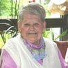 Betty Rossow hat gestern im AWO-Altenpflegeheim „Am Zierker See“ in Neustrelitz mit vielen Gästen ihren 100. Geburtstag gefeiert.  FOTO: Franziska Gerhardt