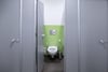Im Schweriner Hauptbahnhof suchte eine Frau die Toilette auf. Dort wurde sie von einer unbekannten Person bedrängt. (Symbolfoto)