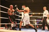 Boxer Karo Murat (rechts), hier im Kampf gegen Cristian Sanavia in Neubrandenburg, will Ende Oktober durch seinen Kampf gegen Bernard Hopkins zur Legende und endlich berühmt werden.