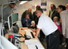 Bei Bernd Biege erfuhren die Besucher, wie die Einsätze der Polizisten koordiniert werden.