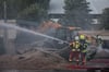 Über 200 Feuerwehrleute, auch der Gefahrgutzug des Landkreises, waren am Loitzer Sägewerk gemeinsam im Einsatz. Sie konnten zumindest verhindern, dass das Feuer sich auch auf Nebengebäude ausbreitete.