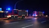 Wegen eines Polizeieinsatzes ist die Autobahn A10 in der Nacht zwischen den Anschlussstellen Ferch und Michendorf in beide Fahrtrichtungen gesperrt worden. Feuerwehr und Rettungskräfte waren ebenfalls im Einsatz.