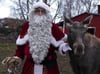 Der Weihnachtsmann besuchte die Elch- und Rentierfarm in Kleptow.
