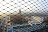 Das Netz vor der Aussichtsplattform auf dem Neubrandenburger HKB-Turm ist so engmaschig, dass man kein Foto machen kann ohne störende Rauten im Bild. Das ärgert einige Touristen und Einheimische.