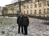 Roman Niehaus (links) und seine Ehefrau Monika haben mehrere Millionen Euro in die Hand genommen, um in dem Schloss in Vogelsang Wohnungen zu schaffen.