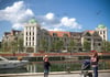 Blick vom Nordufer: Das Hansequartier entsteht an historischer Stelle entlang der einstigen Stadtmauer. Neben Wohnungen soll es Platz für Läden, Gastronomie, Cafés und Büros geben.