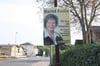 An der Strasburger Bahnhofstraße hängen noch die Wahlplakate von Marina Raulin. In der Innenstadt hingegen ist ein Dutzend spurlos verschwunden.