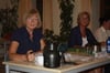 Bürgermeisterin Christine Wernicke und Ilsa-Marie von Holtzendorff (rechts), Vorsitzende der Gemeindevertretung führen einen Rechtsstreit.