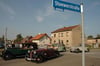 Oldtimer-Fans fuhren am 30. September 2006 mit ihren Stoewer-Fahrzeugen nach Eggesin zur Einweihung einer Stoewer-Straße auf. Fotos (3): Ralph Sommer