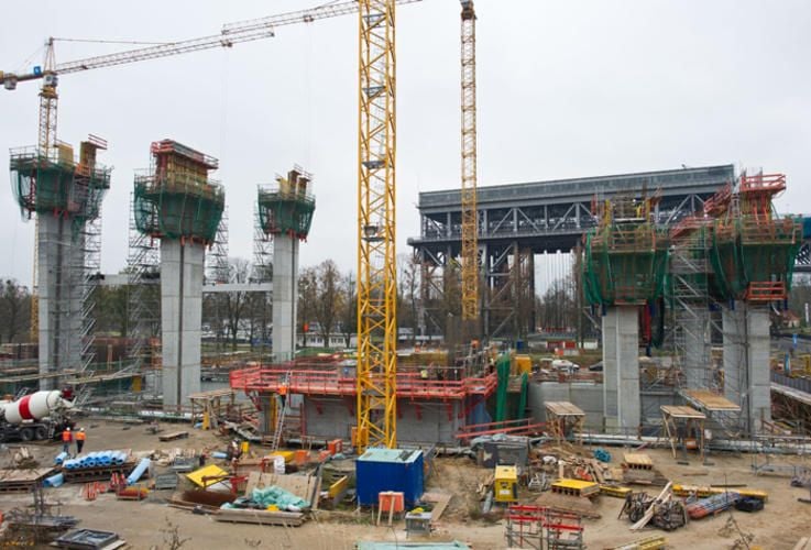 Höhere Brücke am Schiffshebewerk