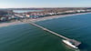 Mit 370 Metern ist die vor 25 Jahren errichtete Binzer Seebrücke nach Sellin Rügens zweitlängster Seesteg.