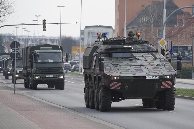 1200 Fahrzeuge der Bundeswehr auf den Straßen unterwegs