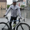 Der Radsportler Matthias Brückner bereitet sich gegenwärtig auf zwei Langstreckentouren vor. Er will die Vätternsee-Runde in Schweden und die 601 Kilometer lange „FichKona“ vom Fichtenberg bis zum Kap Arkona absolvieren.  FOTO: khe