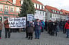 Erste Demo gegen den Umzug des Sozialamtes von Waren nach Neubrandenburg: Als Reaktion auf die Proteste hat der Landrat einen früheren Umzugs-Termin angesetzt.