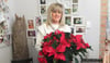 Mitten im Weihnachtsgeschäft steckt Blumenhändlerin Iris Winkler, aber es wird das letzte sein, denn zum Jahresende schließt sie den Laden.