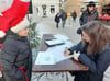 Auch auf dem Ueckermünder Weihnachtsmarkt wurden Unterschriften für den Erhalt der Frühchenstation gesammelt.