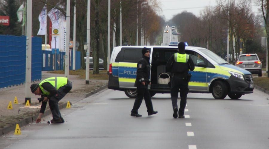 Frau Schwer Verletzt Am Straßenrand Ex Partner Stellt Sich Der Polizei - sxmhz15