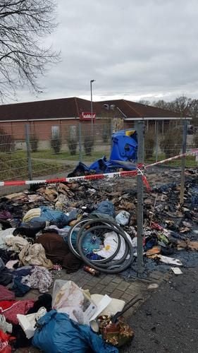 AltkleiderContainer in Brand gesetzt