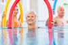 Aquafitness ist eine gelenkschonende Form der Bewegungstherapie. Viele Senioren schwören darauf.