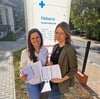 Wie schon im Vorjahr haben Kesryn Klahn (links) und Luisa Kubaty eine Unterschriftenaktion und eine Online-Petition für der Erhalt der ambulanten Kinderarztpraxis am Templiner Sana Krankenhaus gestartet.