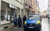 In Greifswald hat am Montagmorgen ein radikaler Veganer mehrere Imbiss-Läden und Gaststätten mit Sekundenkleber attackiert.
