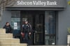 Das auf Start-up-Finanzierung spezialisierte US-Geldhaus Silicon Valley Bank (SVB) ist nach einer gescheiterten Notkapitalerhöhung vorübergehend geschlossen und unter staatliche Kontrolle gestellt worden.