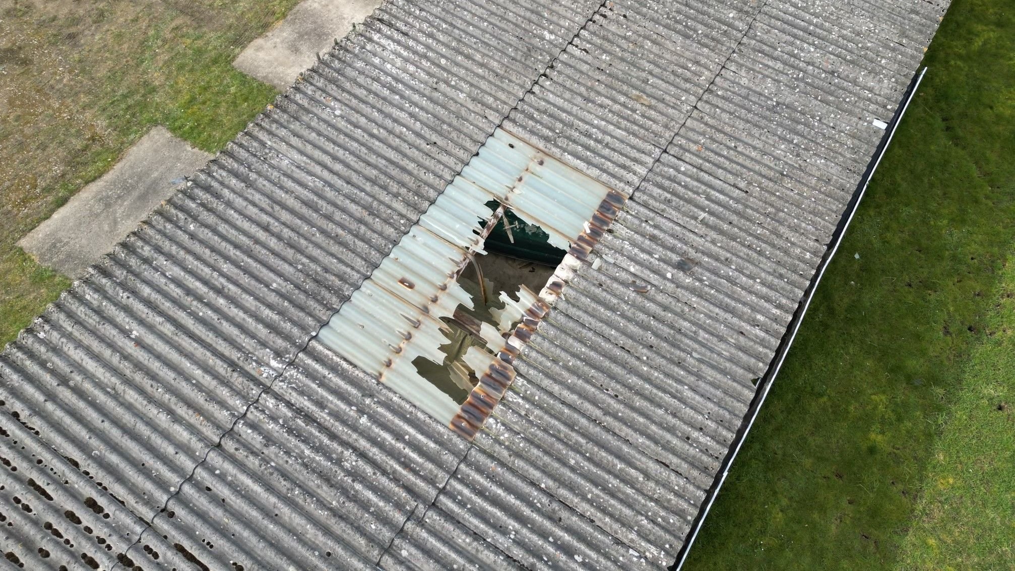 Geklärt - Durch Dach gestürzter Mann in Klein Helle war Unfallfahrer