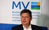 Reinhard Meyer (SPD), der Wirtschafts–, Tourismus– und Verkehrsminister von Mecklenburg–Vorpommern fordert einen LNG-Standort mit mehr Akzeptanz.