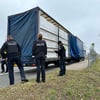 Polizei stoppt Mängel–LKW in Neubrandenburg