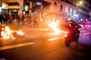 Die Polizei ist bei gewalttätigen Protesten in Paris im Einsatz.