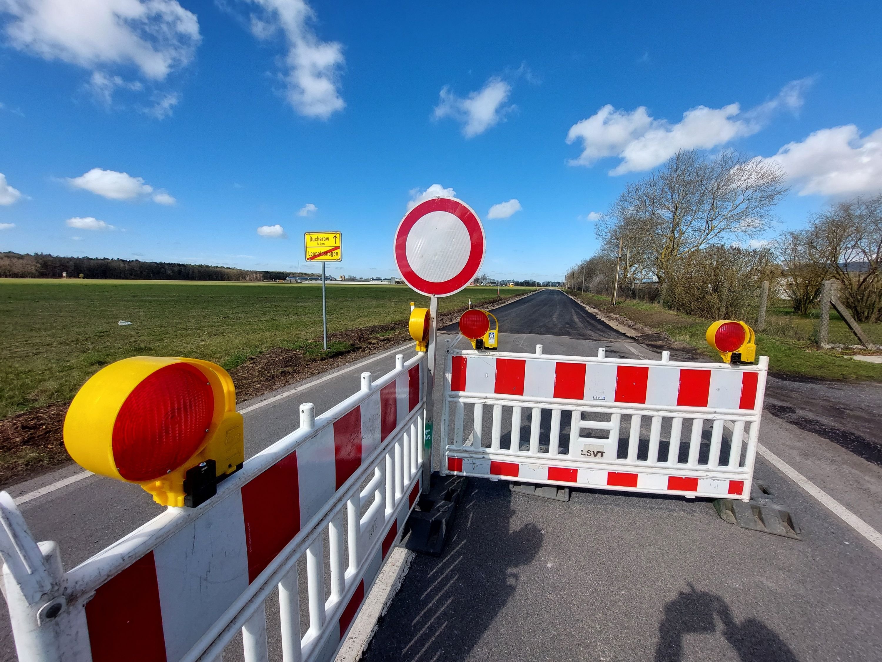 Vollsperrung, Sperrung, Bauarbeiten, Straßenbau, Umleitung