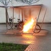 ▶ Wenn der Akku brennt — wie gefährlich sind E–Bikes?