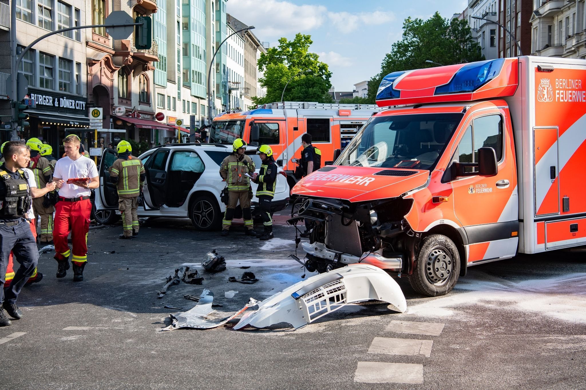 Kreuzung In Schöneberg Nach Unfall Voll Gesperrt