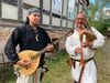 Das Duo Al Germach (Angelo und Hjalmar) sorgen auf dem Festgelände für mittelalterliche Klänge.