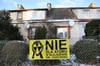 Ein Plakat mit der Aufschrift „Nein zum Atom‟ vor einem Haus in der Nähe des polnischen Dorfs Slajszewo in der Gemeinde Choczewo