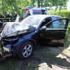 Mercedes kracht gegen Baum — Fahrer schwer verletzt