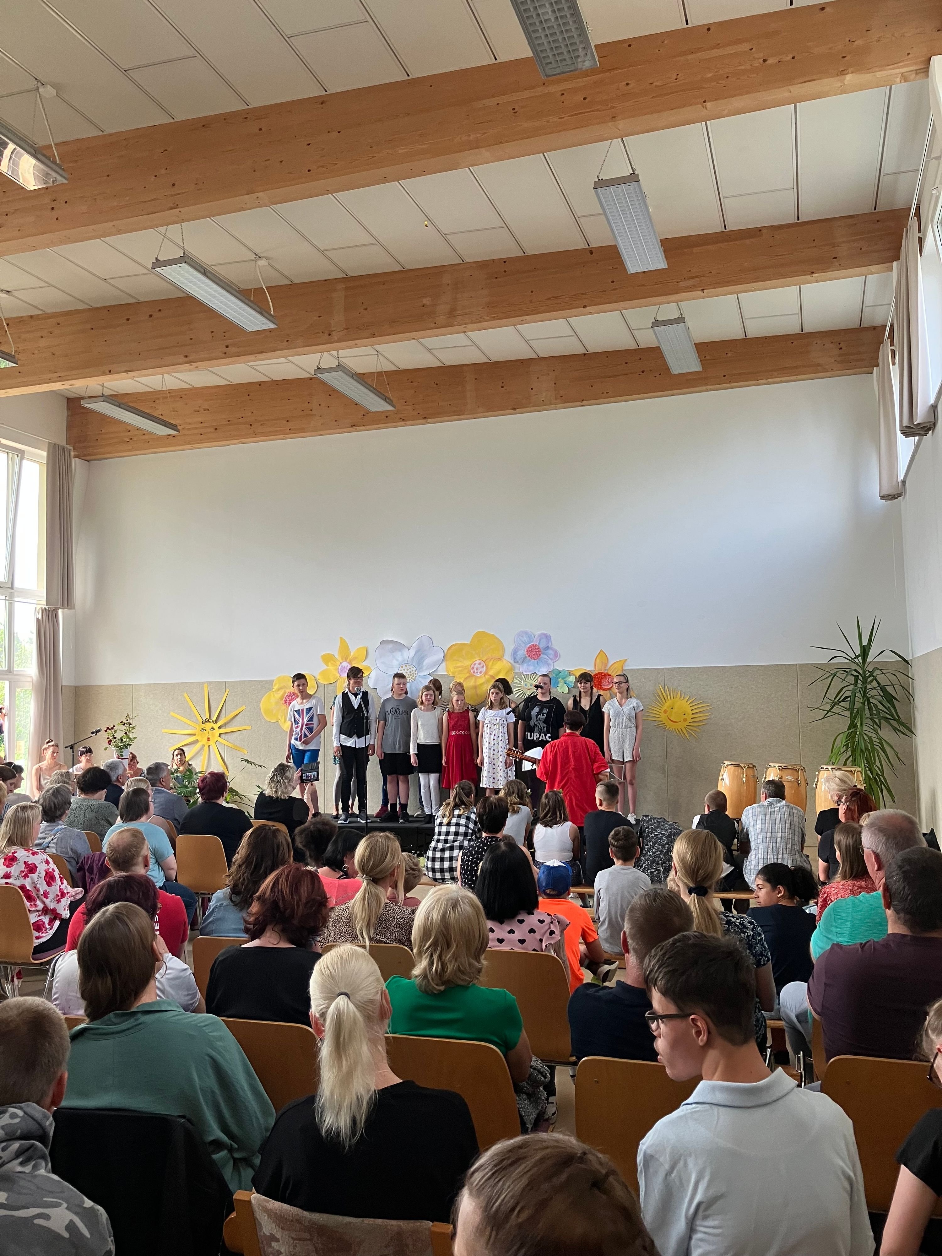 Partystimmung und Wiedersehensfreude an Neustrelitzer Schule