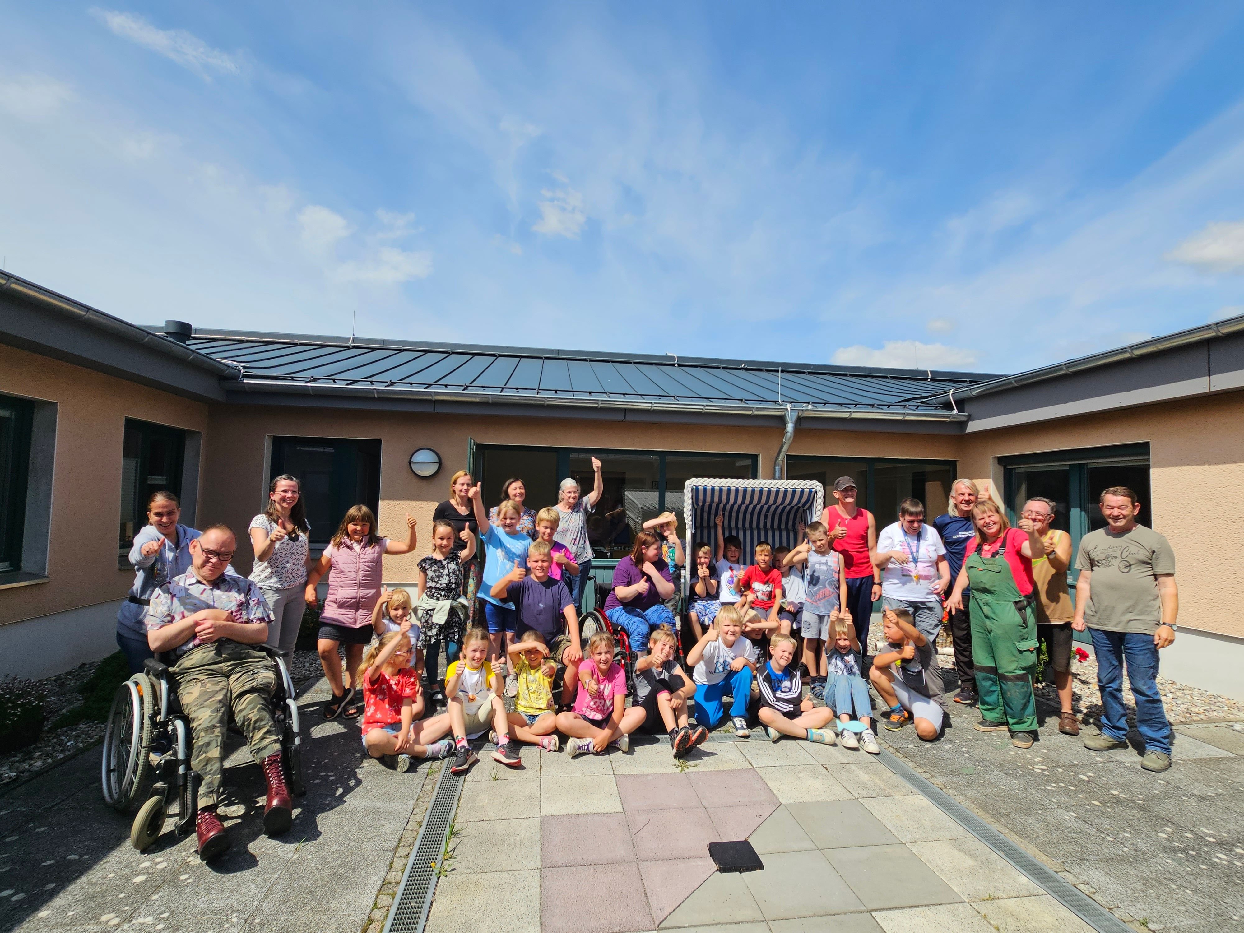 Ducherower Kinder packen in Behindertenwerkstatt mit an
