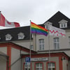 Regenbogenflagge weht wieder – BfN-Fraktion weist Vorwürfe zurück