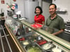 Phong Nguyen Tien und seine Frau Oanh Nguyen Thi haben ihren Asia-Imbiss jetzt auch wieder für die Kunden im Haff-Center geöffnet.