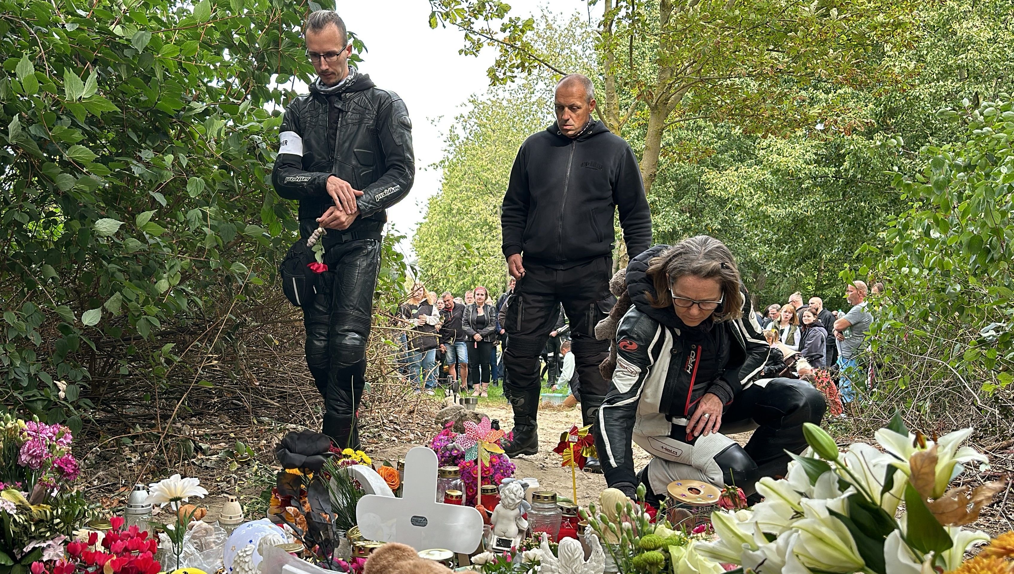 Familie von getötetem Joel (6) bei Trauerzug zu Tränen gerührt